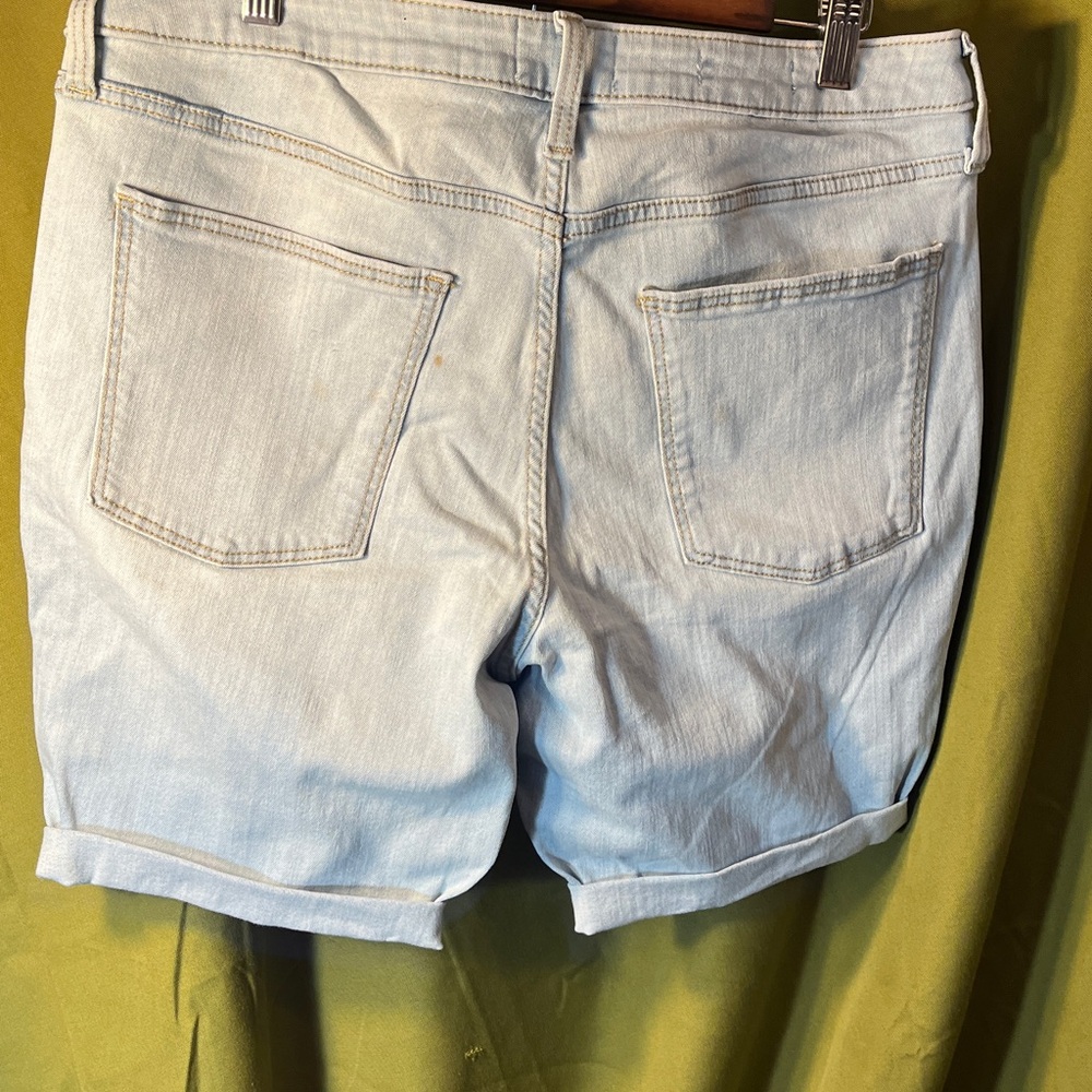 Universal Thread Denim Jean shorts - Picture 6 of 7